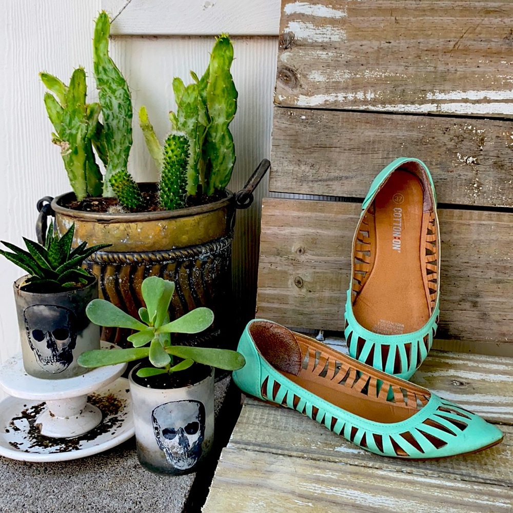 Geometric Cut Out Flats